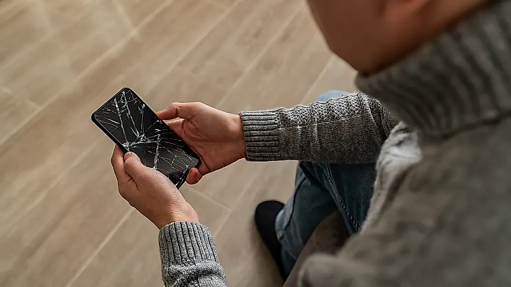 Ремонт уже бессмысленен: когда телефону пора на пенсию