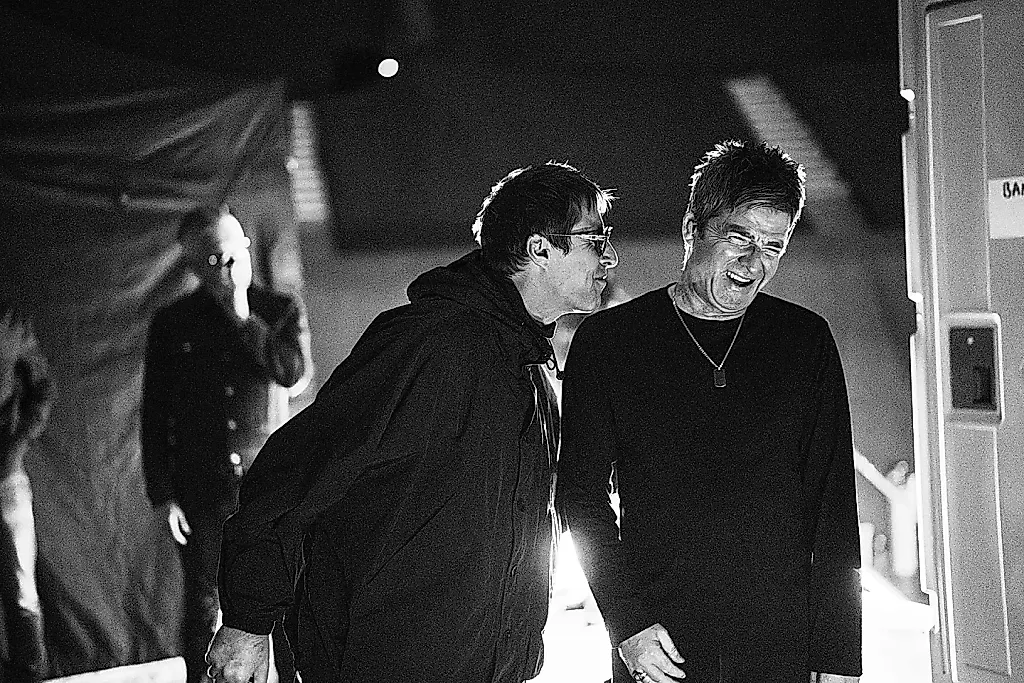 Oasis снова вместе: братья Gallagher превратили старую вражду в стадионное шоу