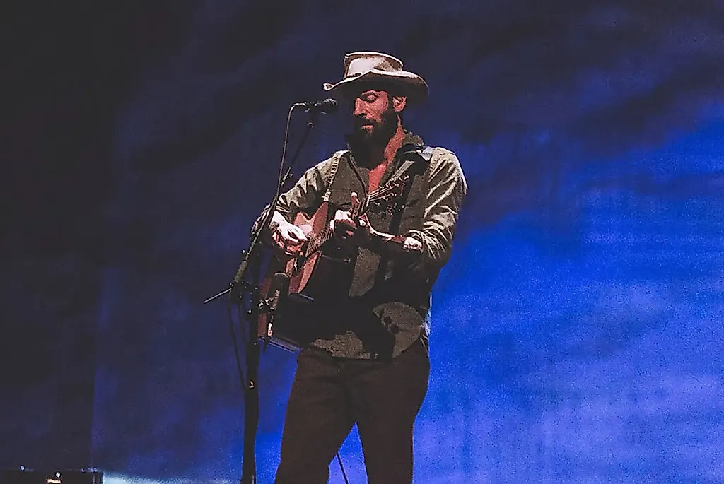 Ray LaMontagne потерял сознание на сцене в Нэшвилле, но уже идет на поправку