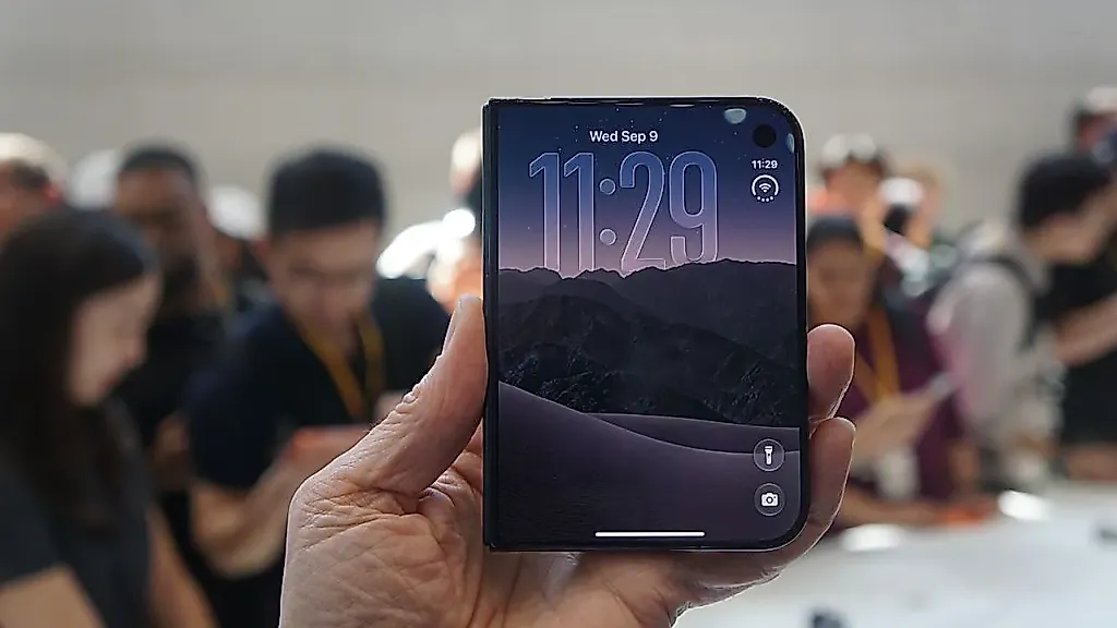 iPhone Duo: Apple спрятала складку складного смартфона