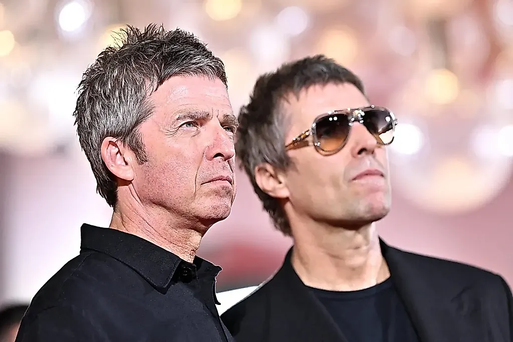 Oasis включили интригу: дроны в Манчестере намекнули на новый тур