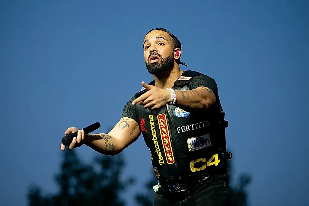 Drake дразнит фанатов новым «FOMO»