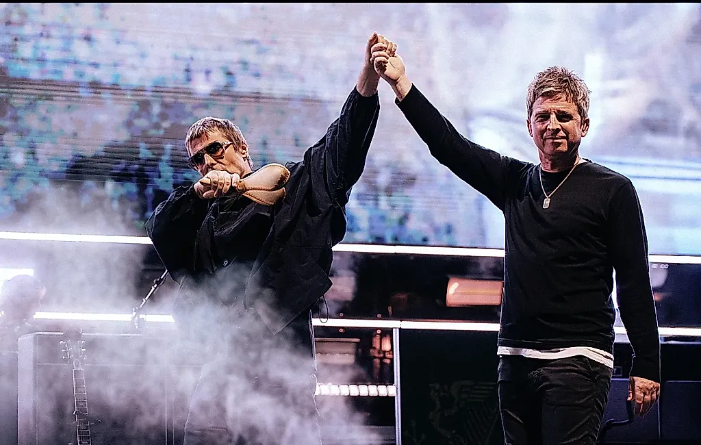 Oasis и Glastonbury: воскресный слот разжёг слухи о возвращении группы