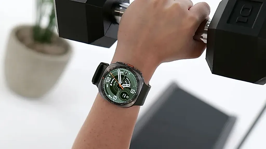 Apple Watch Ultra 4 против Galaxy Watch Ultra 2: битва титанов