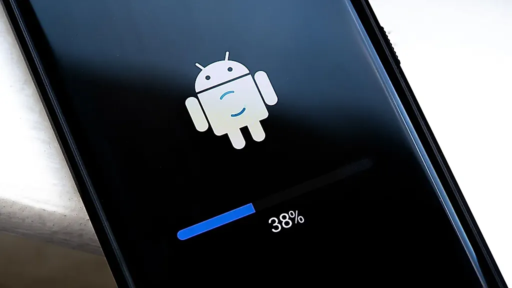 Android-троян с ИИ научился красть банковские данные и воскресать после удаления