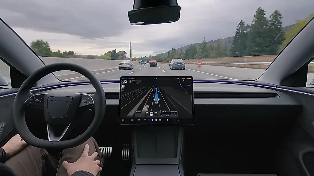 Tesla готовит запуск FSD Supervised в Чехии
