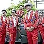 Шеф, пора поговорить о Трампе и иммиграции: Los Tigres del Norte в действии!
