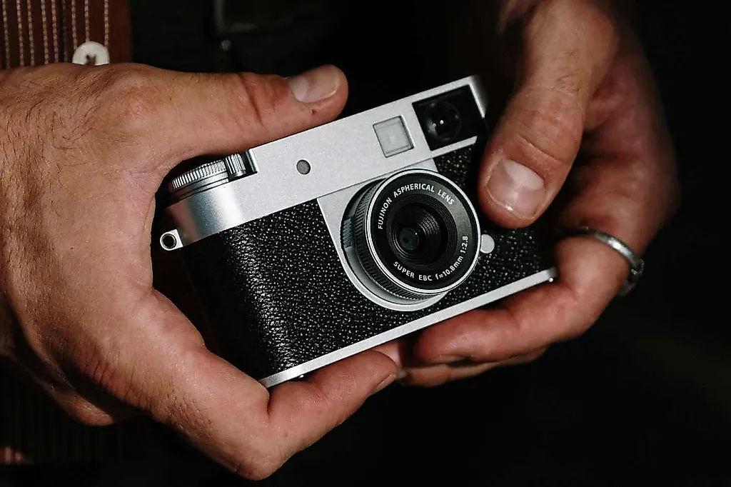 Цена в 850 долларов за идею плёнки: новая камера Fujifilm X Half
