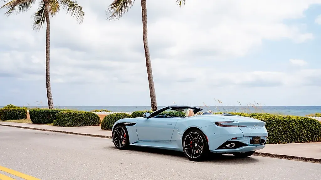 DB12 Volante: шедевр от Aston Martin для Палм-Бич