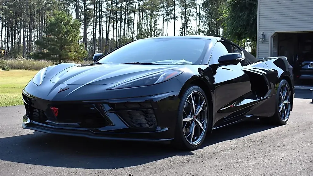 Под знаком Стингрея: уничтожьте свою скуку с 2022 Chevrolet Corvette!