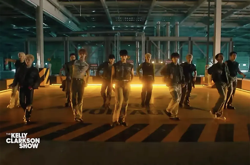 SEVENTEEN снова зажигают на "Шоу Келли Клаксона"