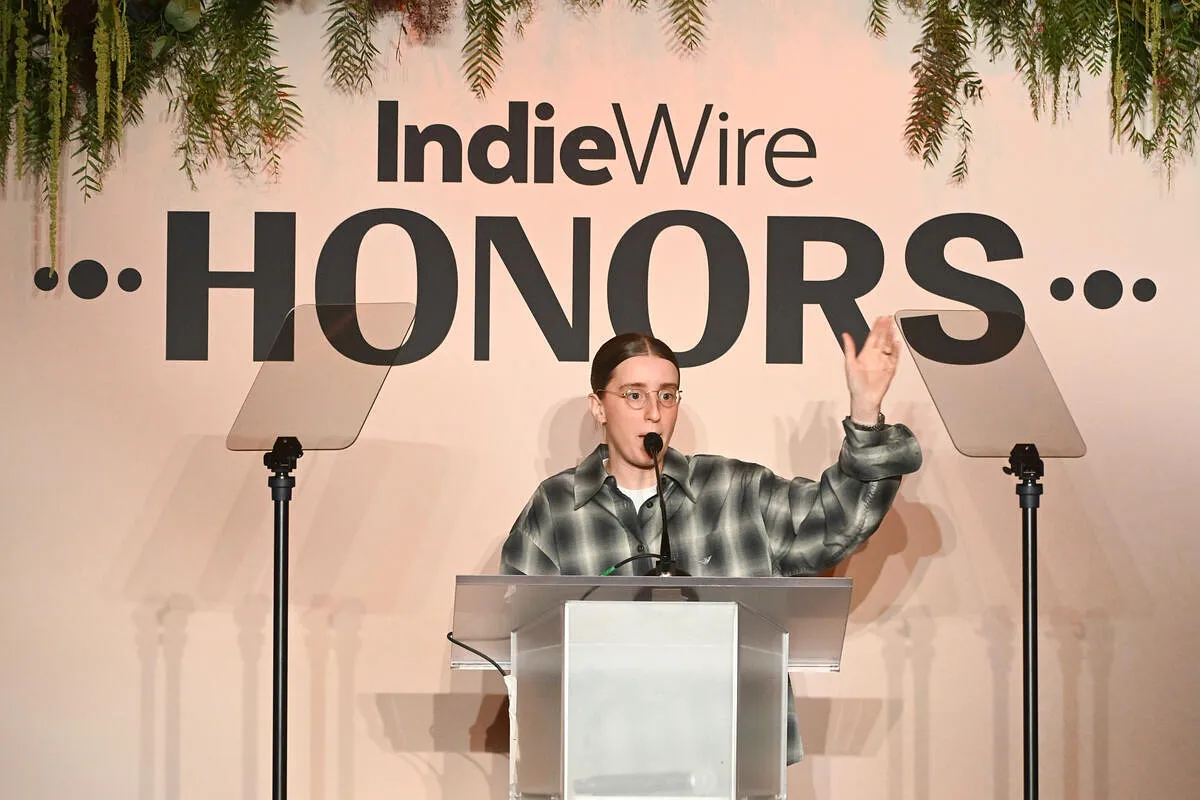 Награды IndieWire: как Робби Хоффман шутит о «непо-бэби» и сетует на отсутствие оплаты