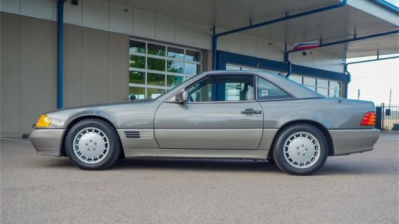 Избегая взглядов: скромный Mercedes-Benz 500SL 1992 года