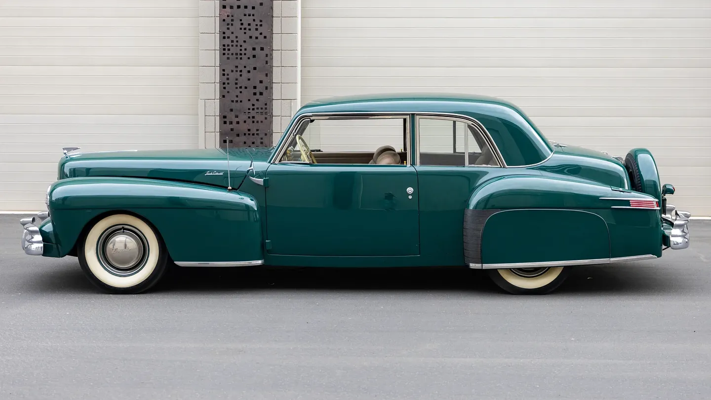 Lincoln Continental Club Coupe 1942 года - редкое авто на фоне Второй мировой войны