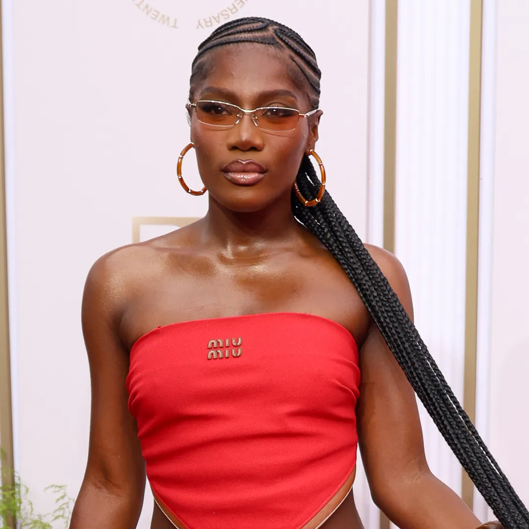 Дочии завоевывает 2025 BET Awards в бандане от Miu Miu