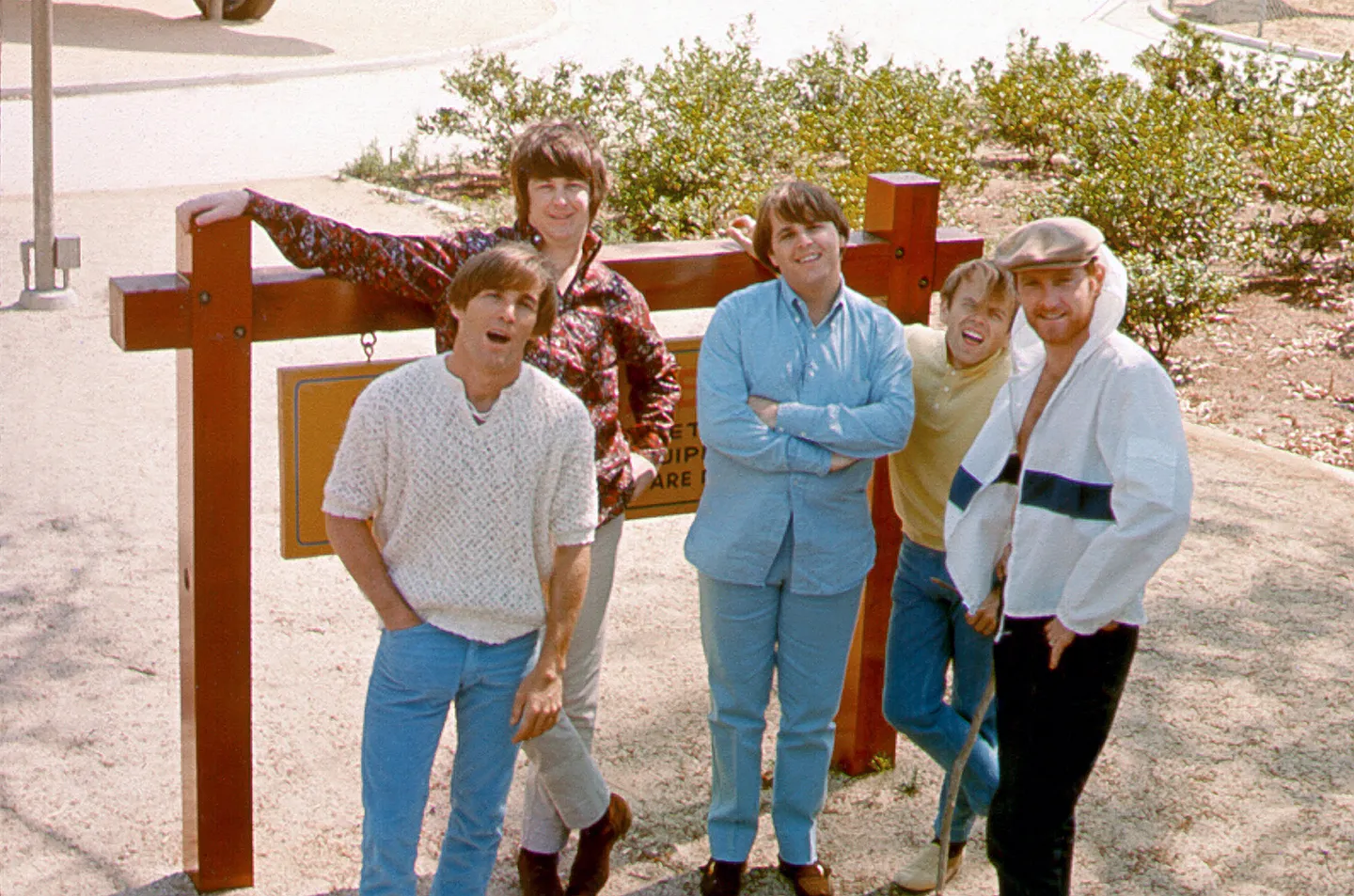 Избавь меня от Ронды: Спасение Beach Boys в мире поп-музыки