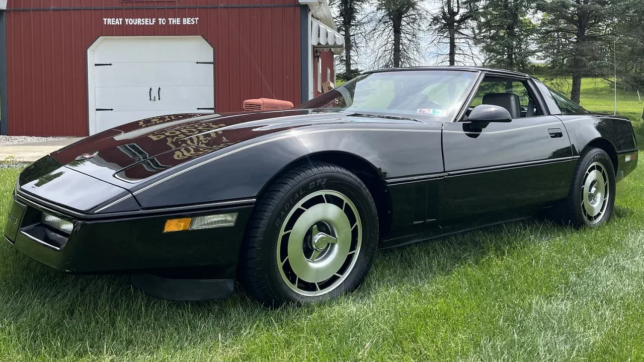 Гардероб на колесах: Наивная 1985 Chevrolet Corvette