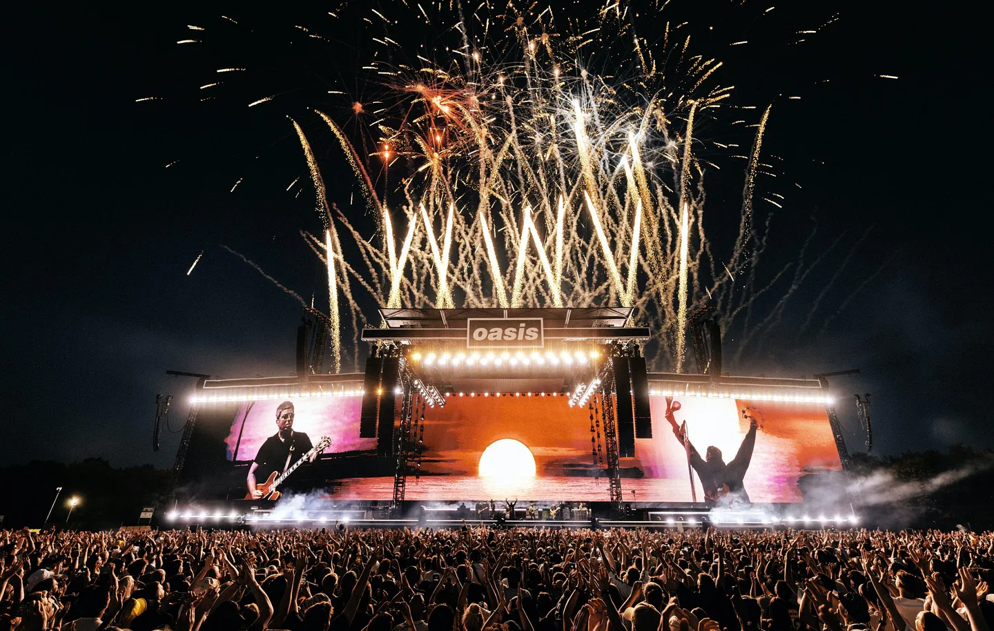 Oasis вернулись в Манчестер: стерли пыль с Britpop