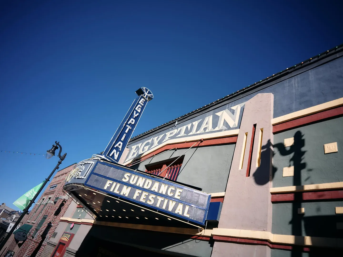 Санктуарий Sundance: Египетский театр уходит, бар возвращается, кино умирает стоя
