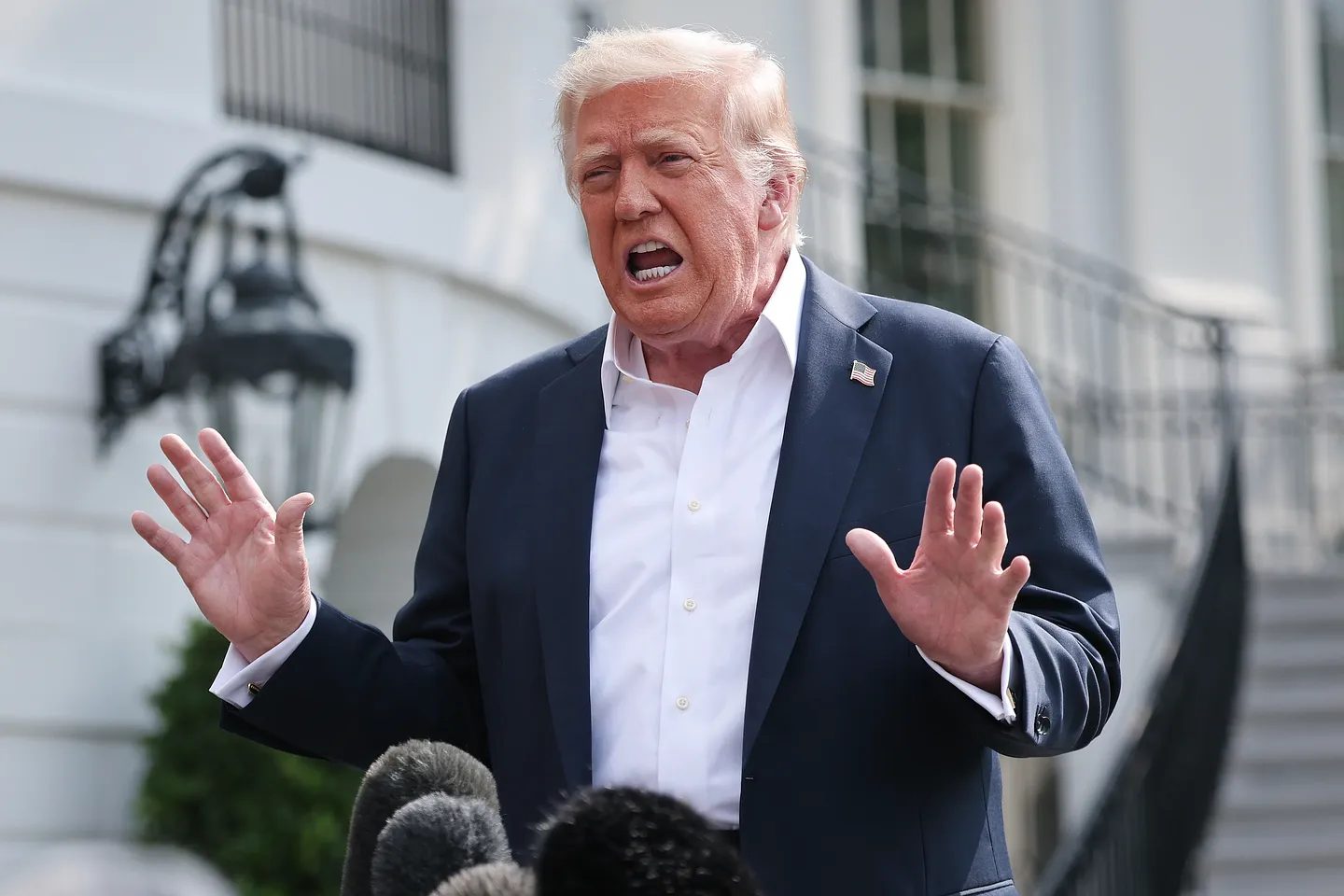 MAGA-бунт против Трампа из-за Эпштейна не утихает