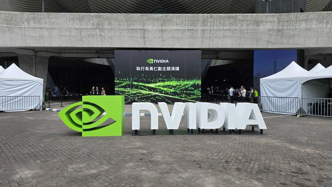 Nvidia снова продает чипы в Китай: санкции? Какие санкции!