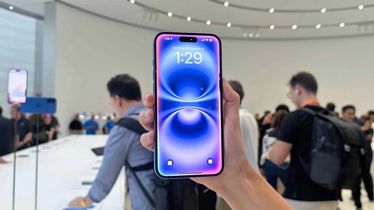 В сеть утекли характеристики базового iPhone 17: про чип радует, про память тревожит