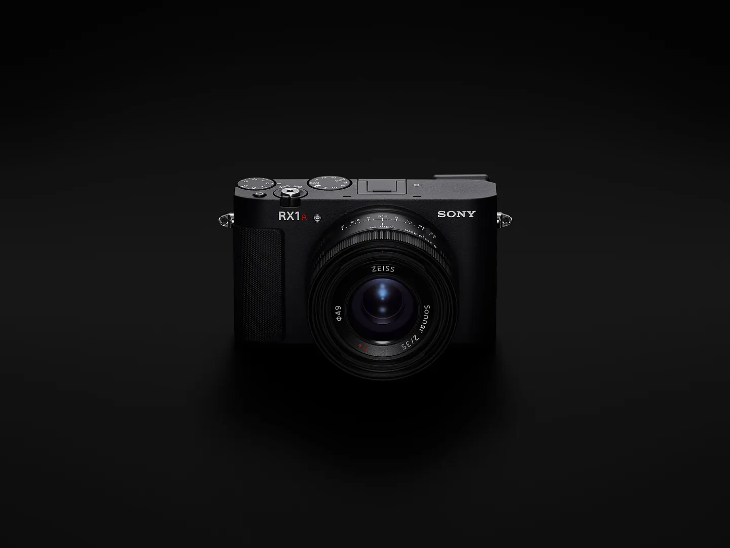 Sony снова не отпускает компактность: RX1R III без поворотного экрана