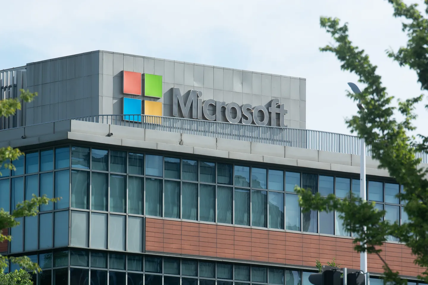 Microsoft увольняет 15 000 сотрудников: корпоративная культура на грани нервного срыва