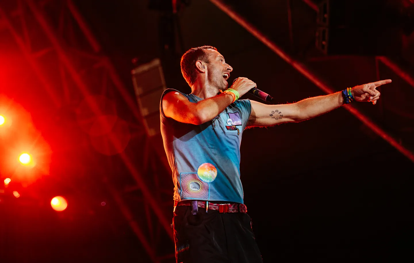 Американский CEO попал в скандал из-за «kiss cam» на концерте Coldplay