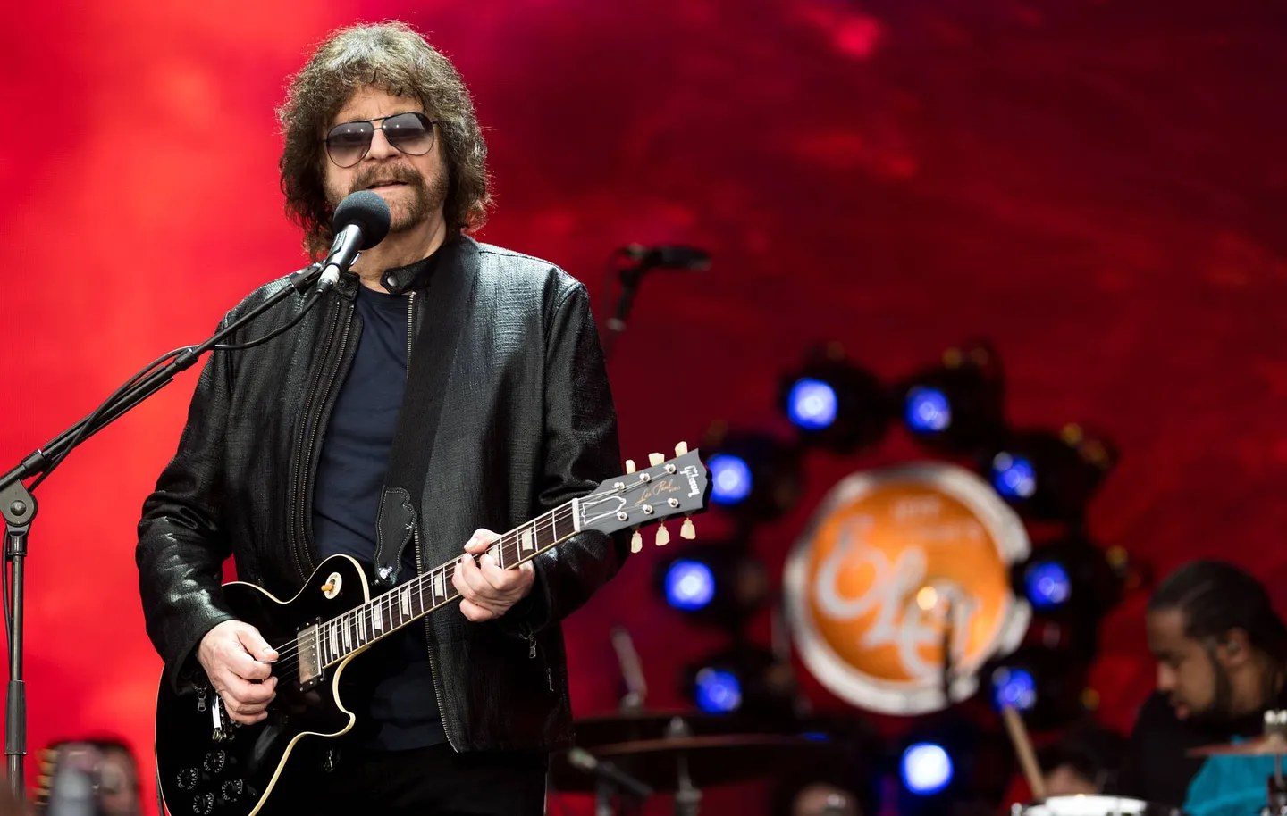 Jeff Lynne отменяет последние концерты ELO: конец эпохи в стиле чёрной комедии