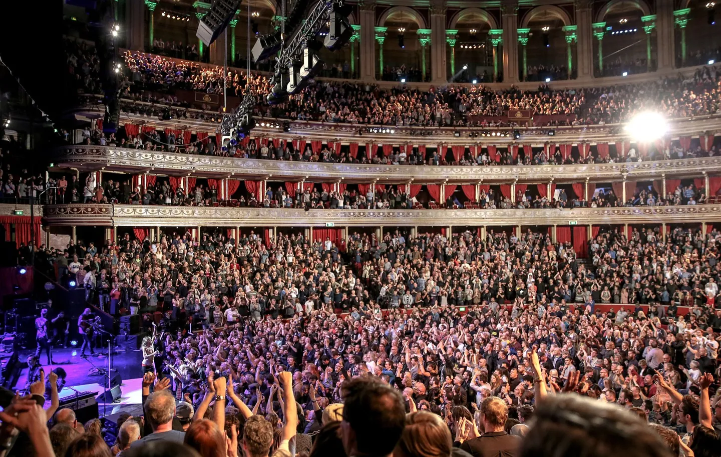 Royal Albert Hall вводит сбор ради "живой" сцены