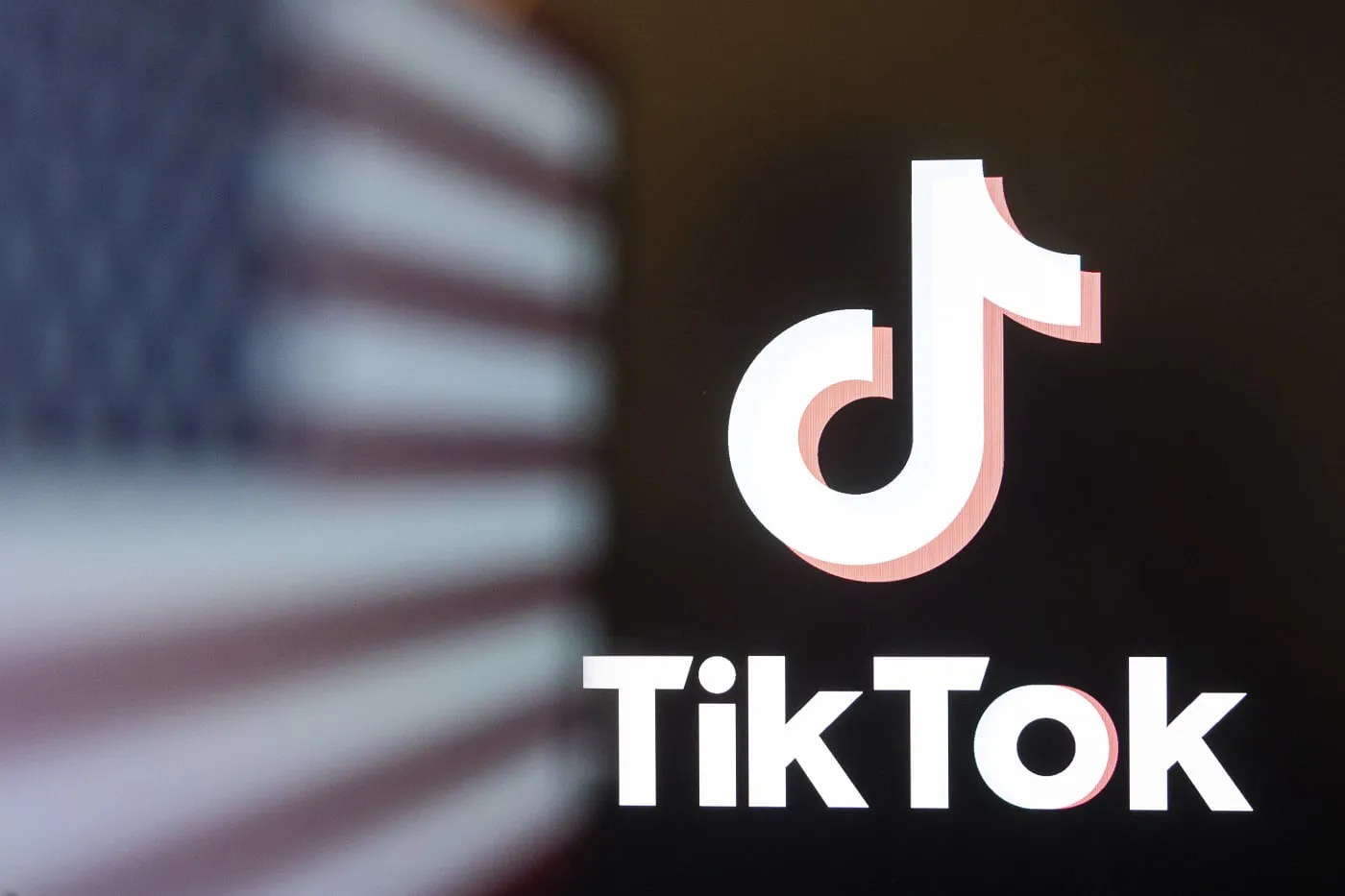 Что ждет TikTok? Как крупнейшие компании сражаются за будущее приложения