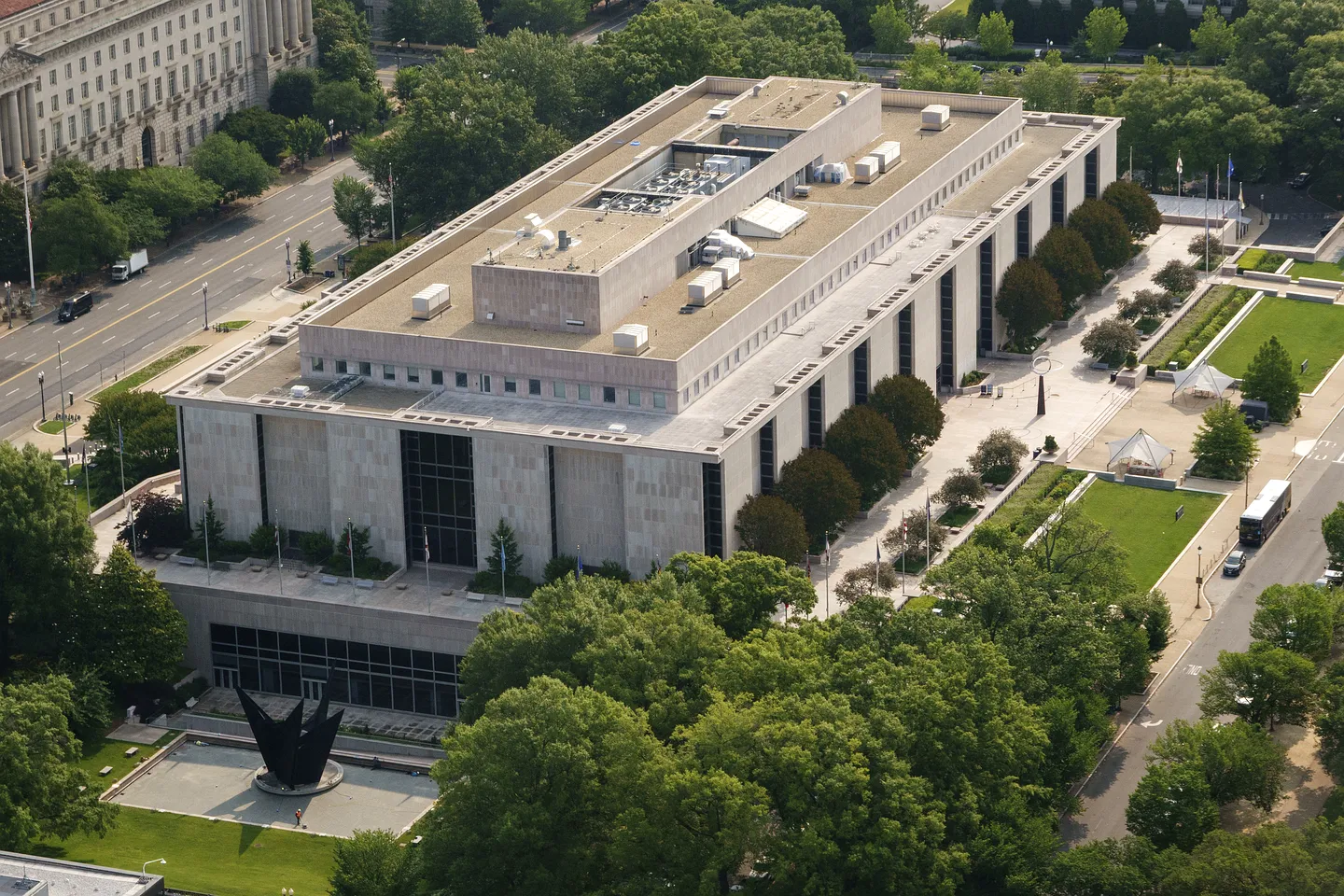 Smithsonian меняет экспозицию об импичменте Трампа