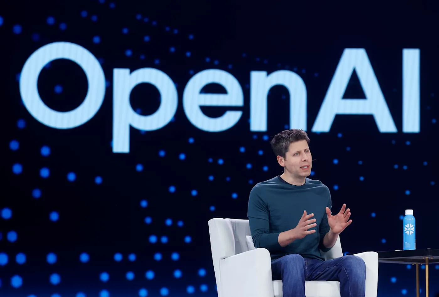 OpenAI отдаёт ChatGPT практически даром американским чиновникам