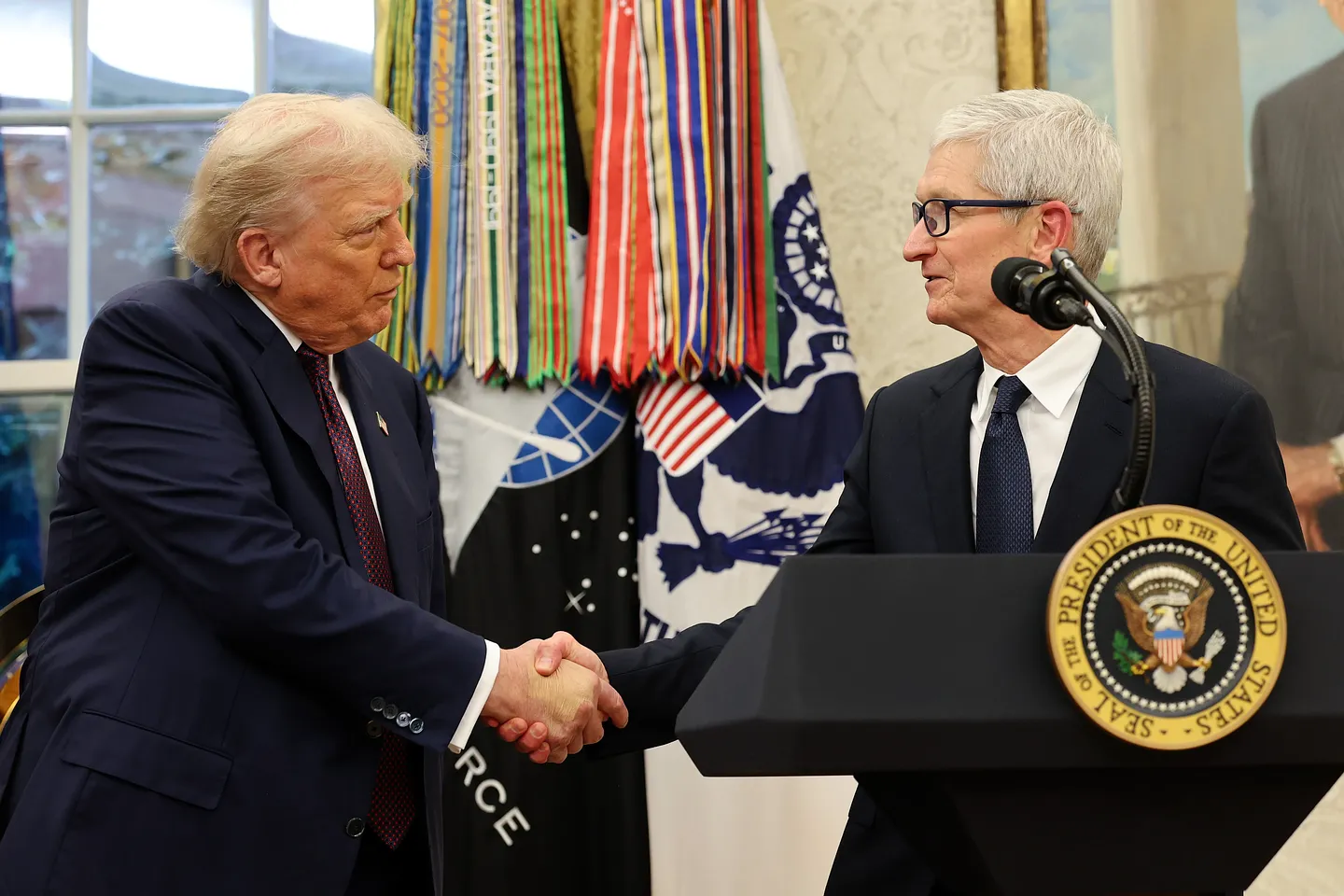Apple вложит 100 млрд долларов в производство в США под давлением Трампа