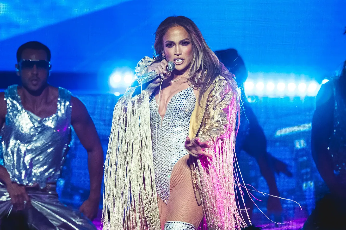 Дженифер Лопес невозмутима, даже если по ней ползёт сверчок во время концерта