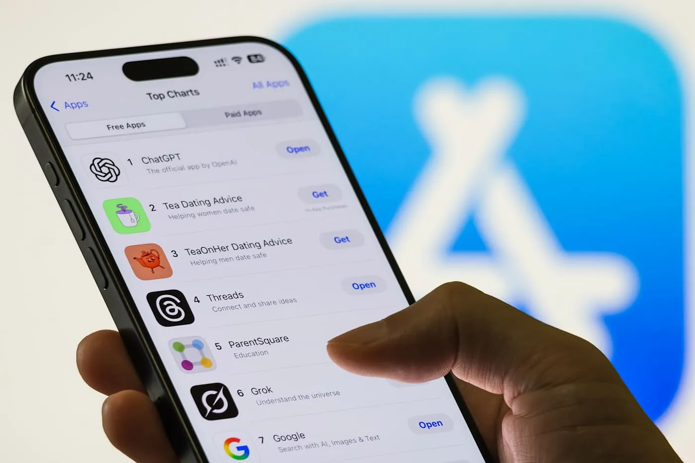 Маск обвиняет Apple в фаворитизме OpenAI
