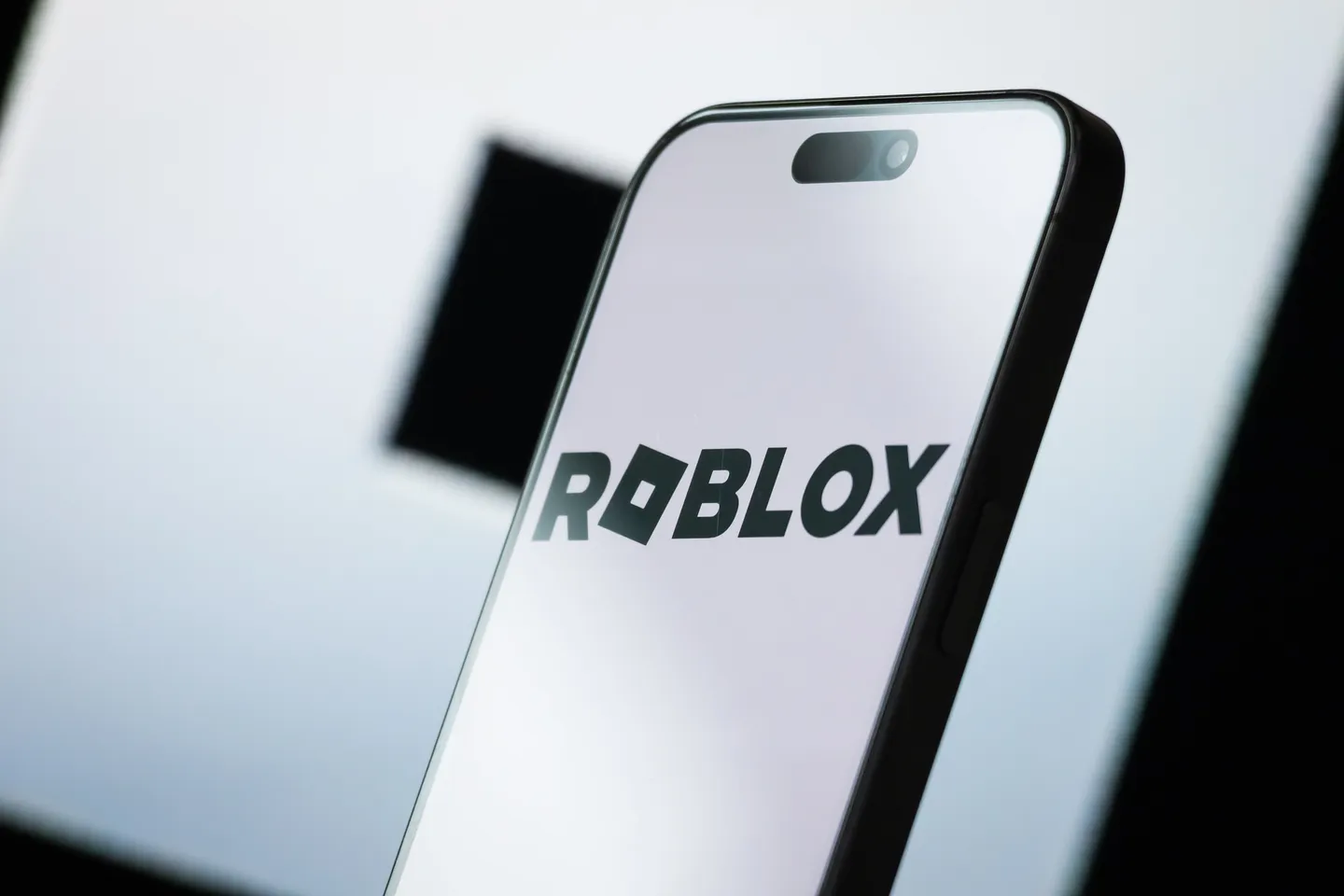 Roblox снова под огнем: обвинения в попустительстве эксплуатации детей