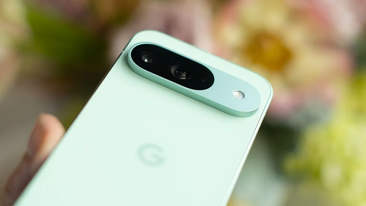 Google Pixel 10 против iPhone 17: вернётся ли легендарная фича?
