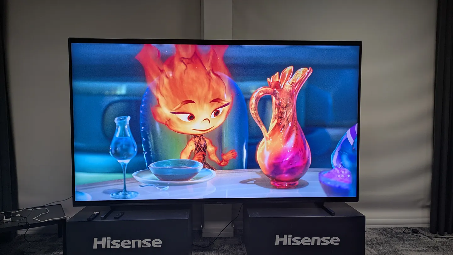 Hisense 116UX: революция или переоценка?