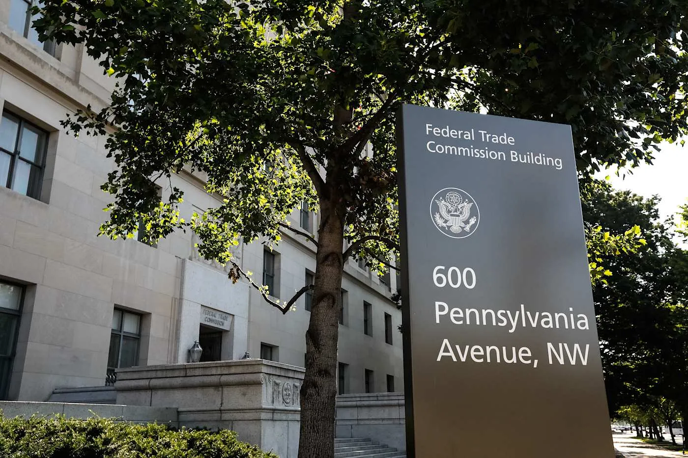 Апелляционный суд восстановил комиссара FTC Демократа
