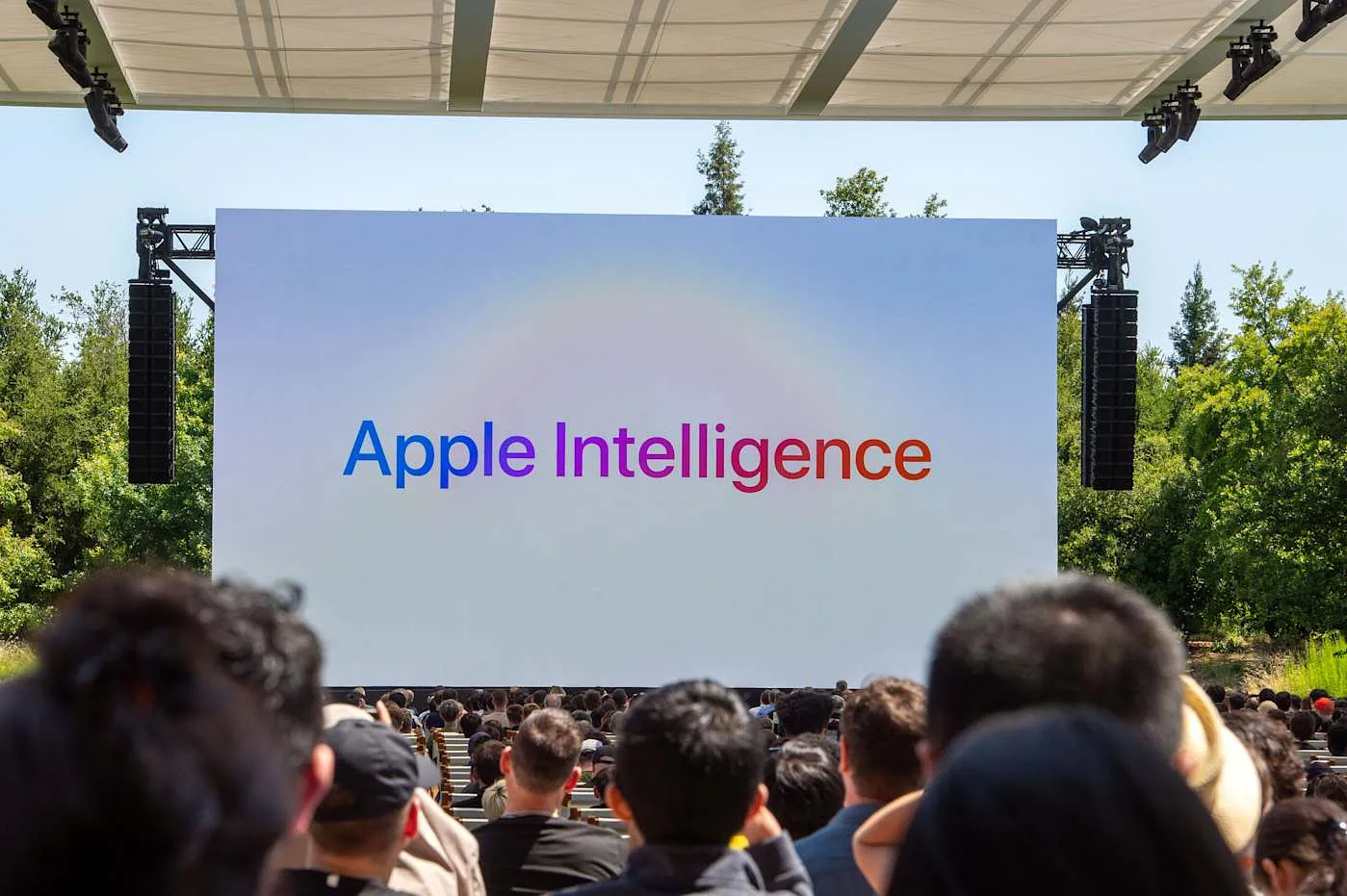 Apple под давлением: пиратство и ИИ