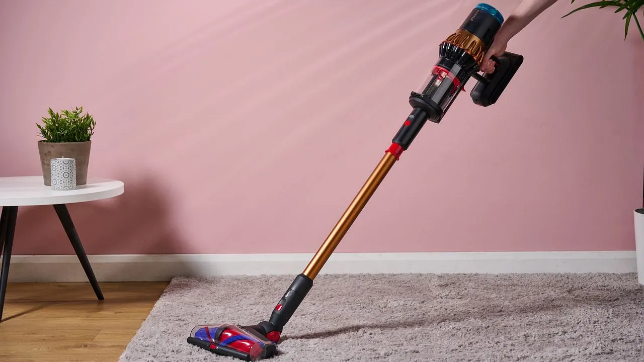 Dyson V16 Piston Animal: разочарование в новом премиум-пылесосе
