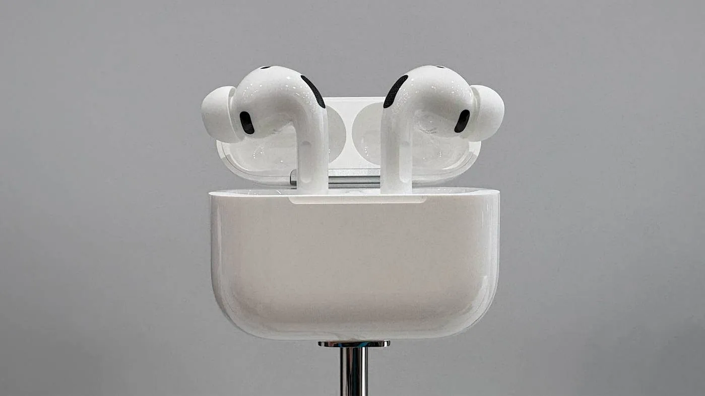 Apple показала AirPods Pro 3: новый дизайн, улучшения и ни рубля сверху
