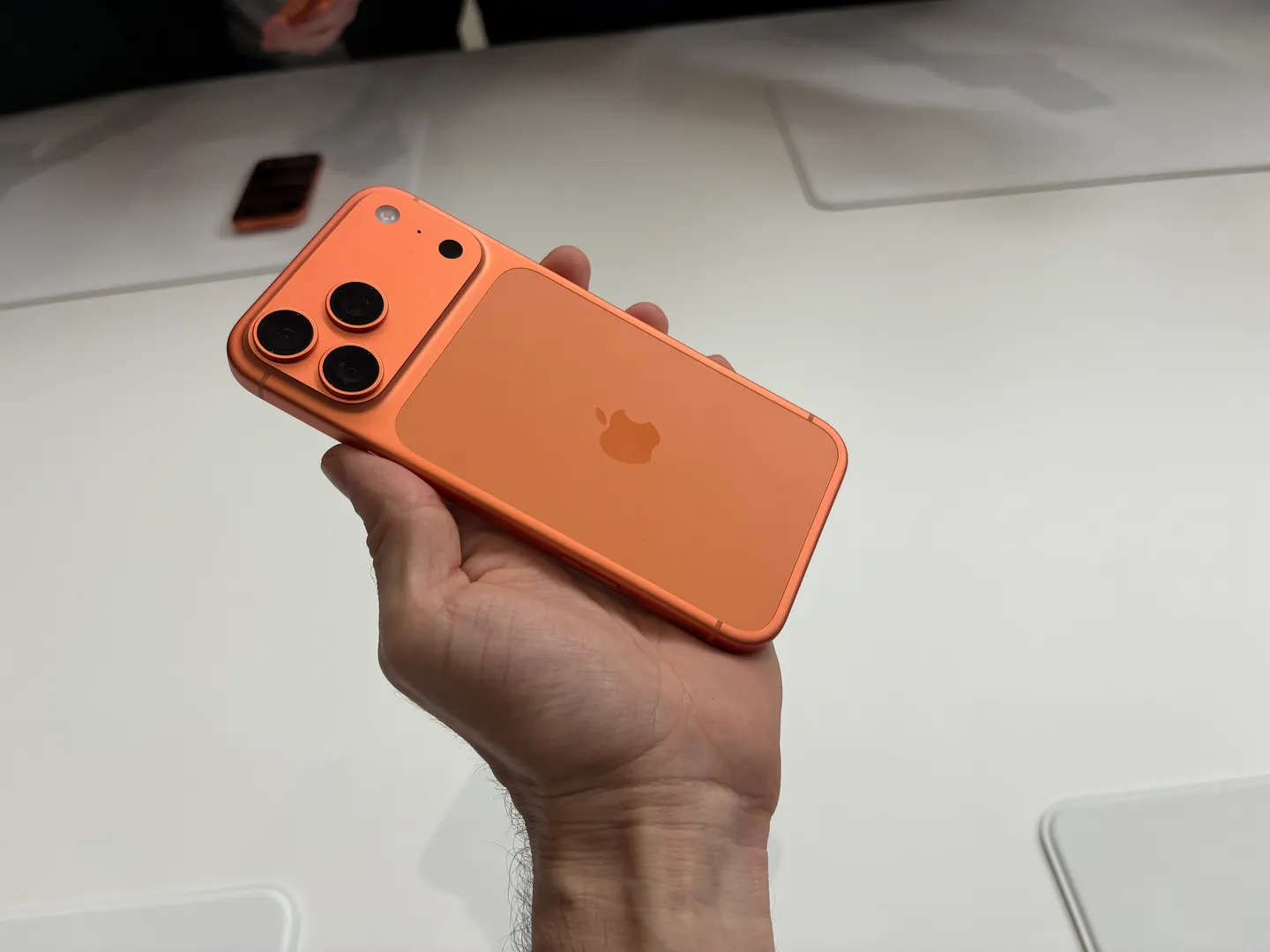 iPhone 17 Pro: эффектная новинка или знакомый рецепт?