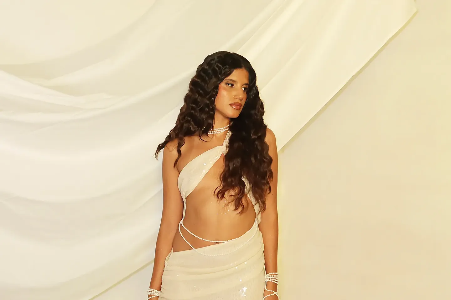 Латиноамериканский хит недели: "Ese Besito" возглавляет чарты