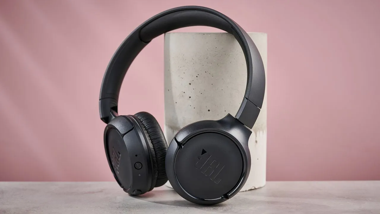JBL Tune 510BT: дешёвые наушники с сюрпризом