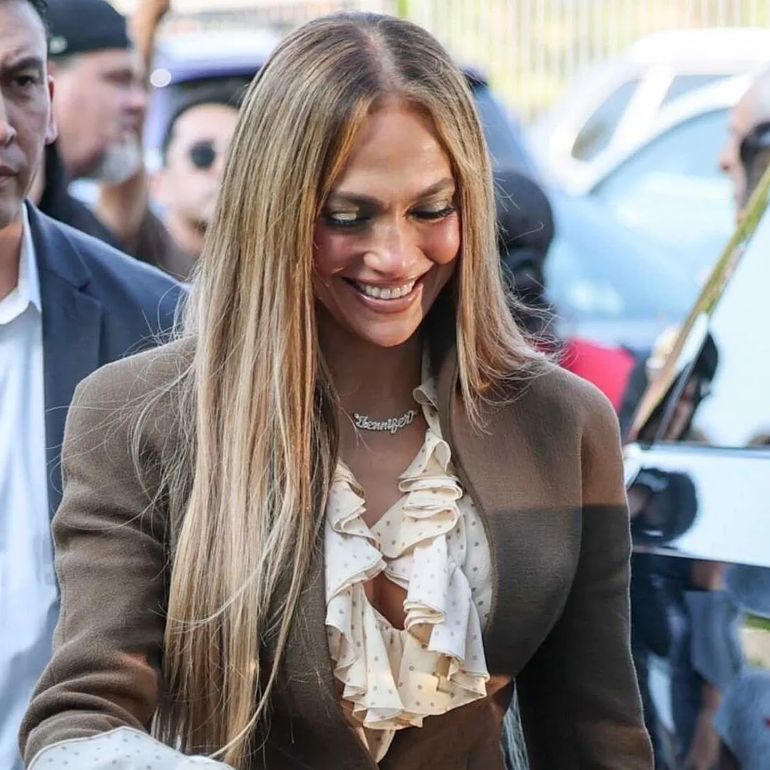 Дженнифер Лопес обновляет богемный стиль с костюмом и сумкой Birkin