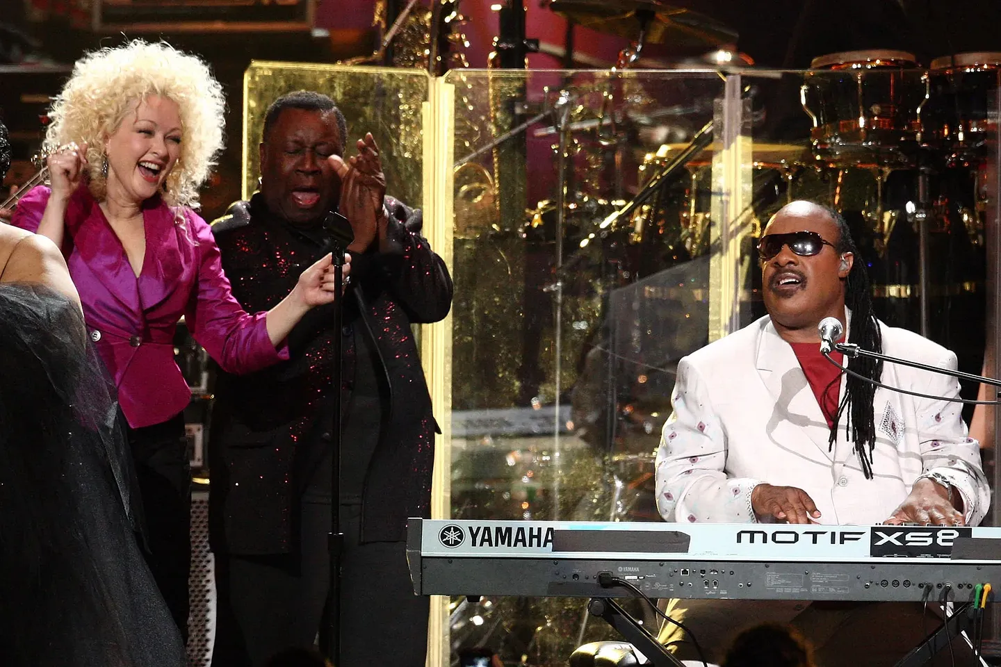 Грядущие «Грэмми-трибуны»: Earth, Wind & Fire и Cyndi Lauper на праздничных шоу