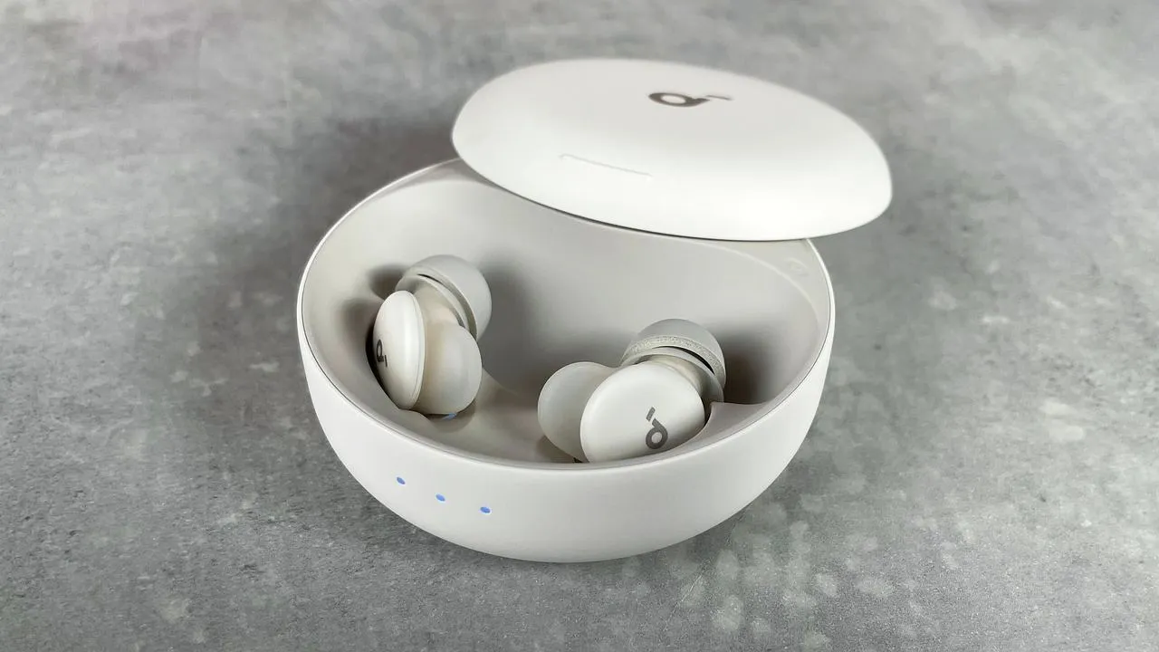 «Буря в ушах» и новые горизонты сна: Soundcore Sleep A30 – слепой тест редакции